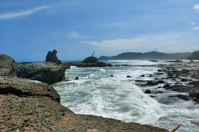 Jembatan Keindahan Cilacap: Rahasia Zubed Travel untuk Liburan Tanpa Masalah